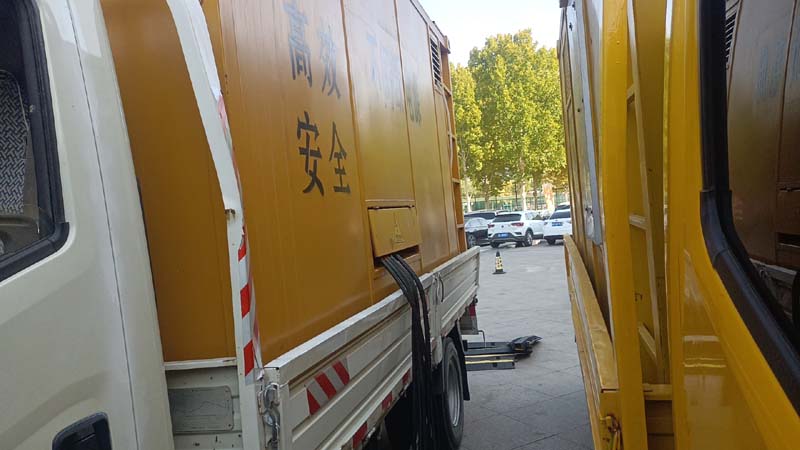 高台如何判断柴油发电机组和UPS电源的切换时间是否符合要求？