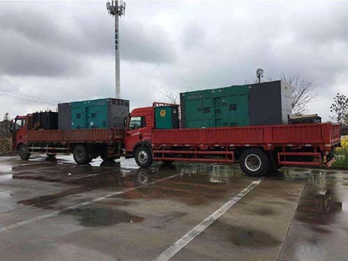 高台涂抹密封胶后，需要等待多长时间才能安装水冷式机油散热器密封件？