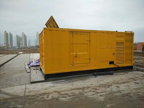 高台合同中关于乙方责任导致工期延误的赔偿标准应该如何制定？